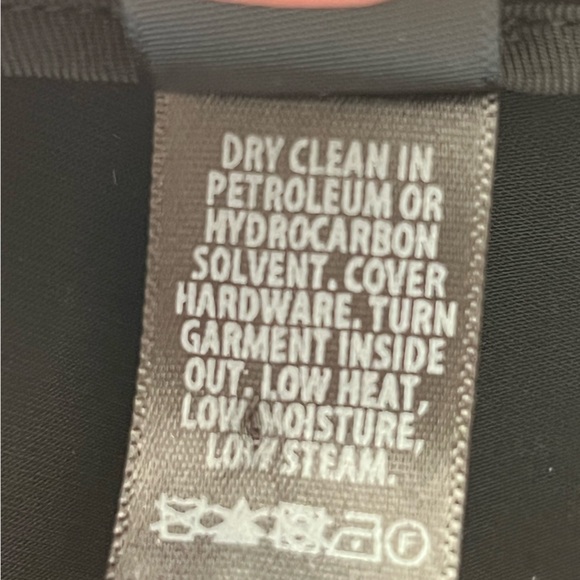 NWT St. John Elegant Black jacket - Picture 5 of 7